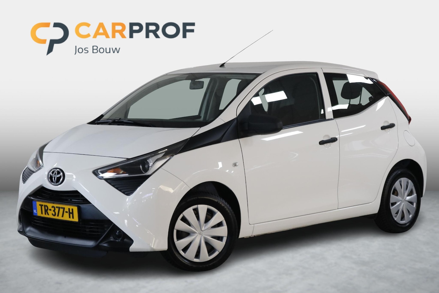 Toyota Aygo - 1.0 VVT-i x-fun All-Seasons | Airco | Bluetooth | Elek. ramen. - AutoWereld.nl