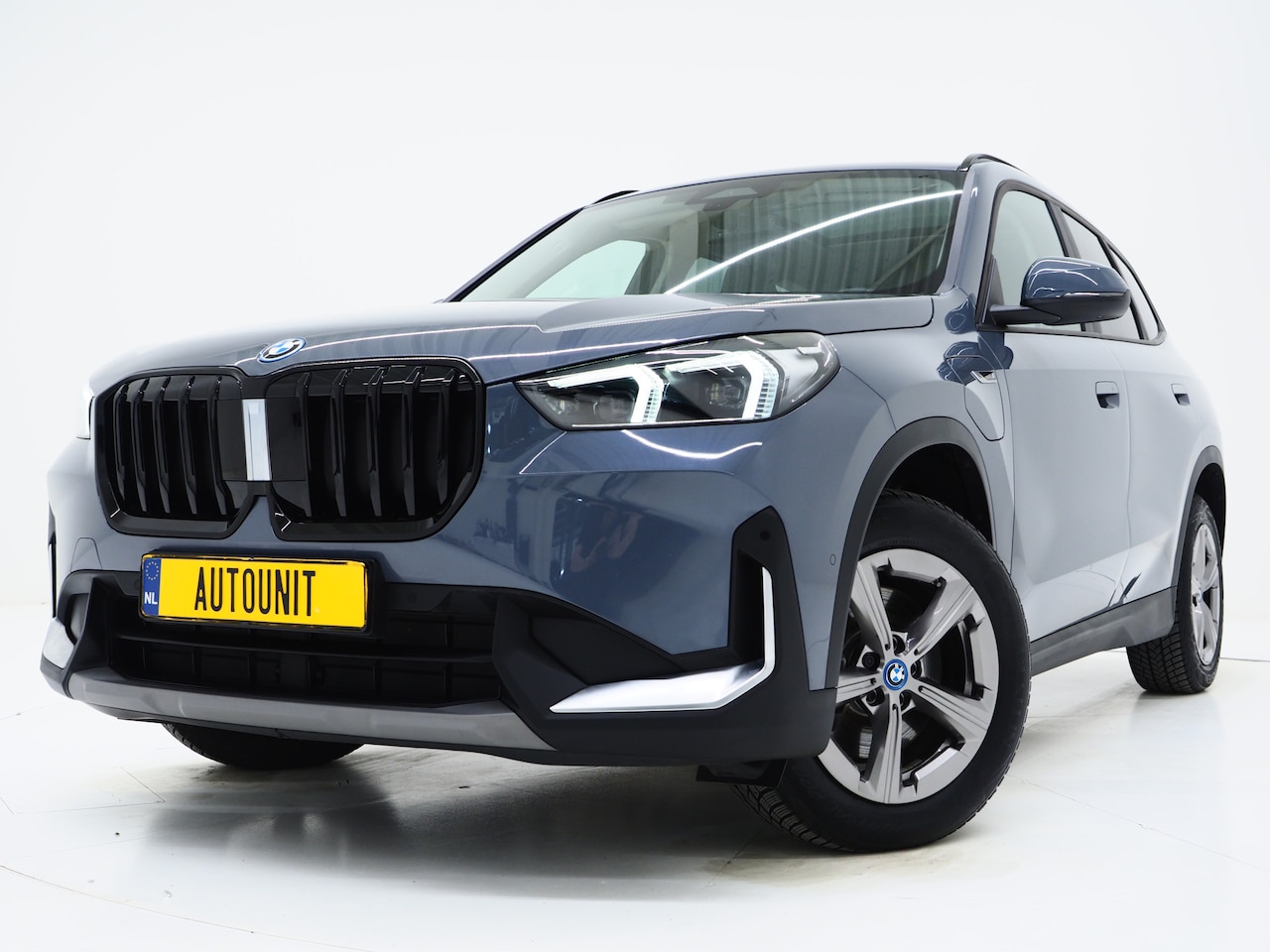 BMW X1 - xDrive25e Individual | Panoramadak | Leder | Camera | Keyless | Cruise | Virtual | DAB | C - AutoWereld.nl