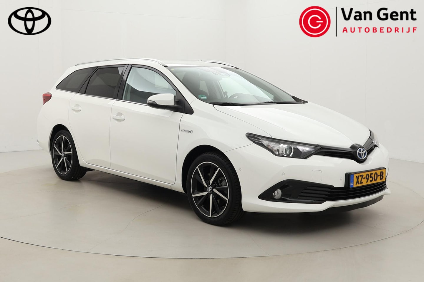Toyota Auris Touring Sports - 1.8 Hybrid Dynamic Ultimate | Trekhaak | Navigatie | Stoelverwarming | Keyless | Parkeerse - AutoWereld.nl