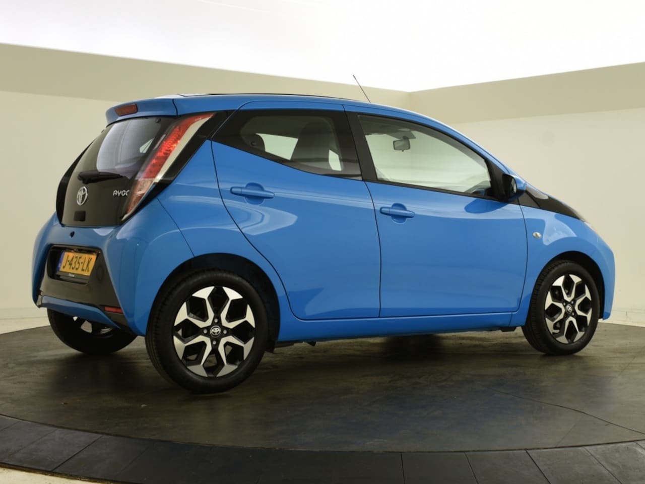 Toyota Aygo - 1.0 VVT-i x-cite cabrio | Carplay | Camera | Halfleer | - AutoWereld.nl