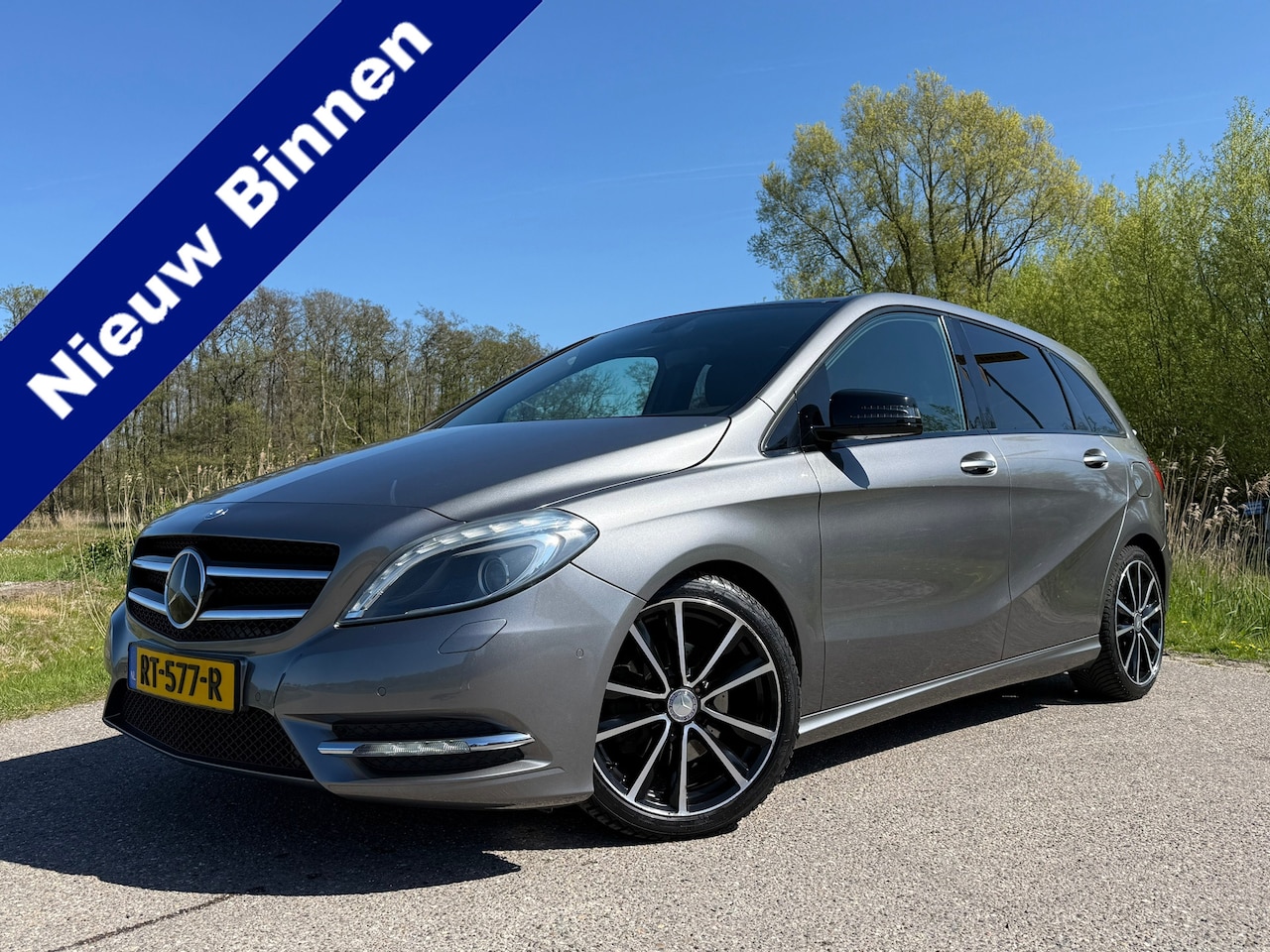 Mercedes-Benz B-klasse - 180 Prestige / Panoramadak / H-Leder / 18" Velgen / Stoelverwarming / Clima / PDC / Cruise - AutoWereld.nl
