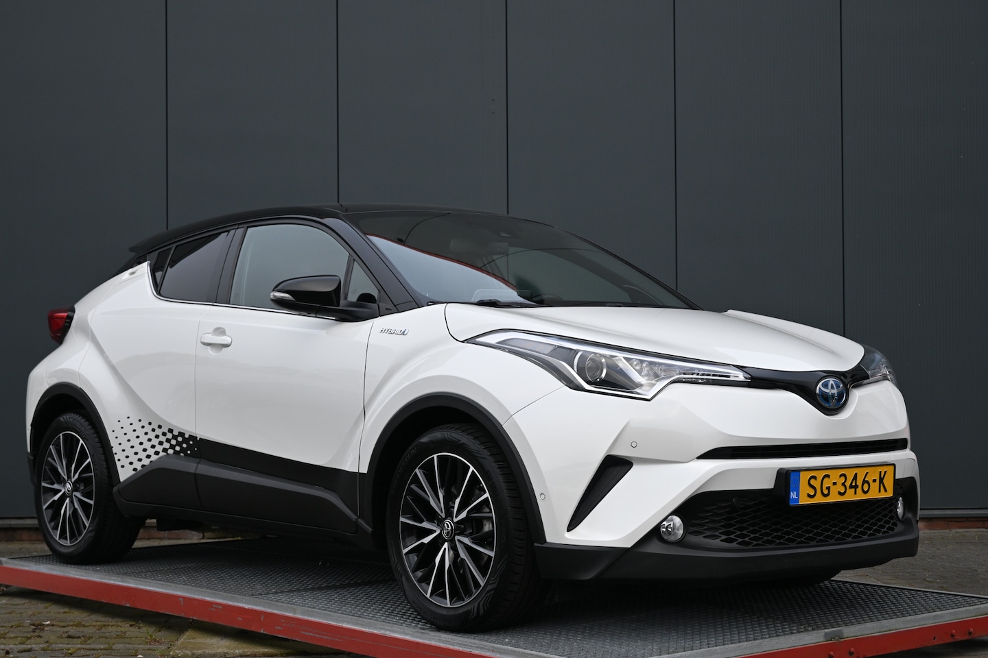 Toyota C-HR - 1.8 Hybrid Dynamic trehaak carplay - AutoWereld.nl