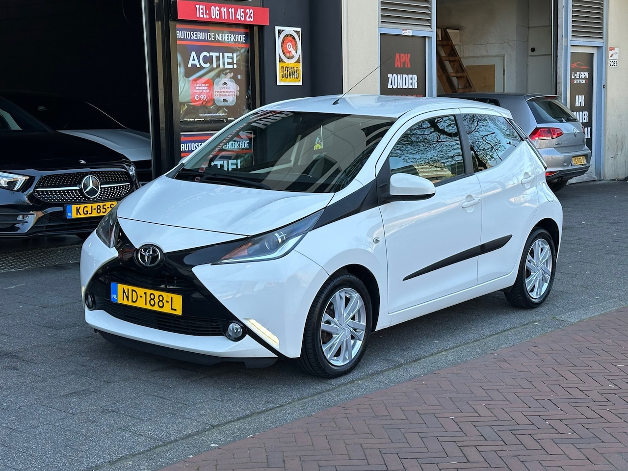 Toyota Aygo - 1.0 VVT-i x-play 5 Deurs Airco Camera - AutoWereld.nl