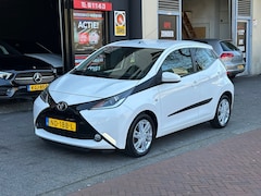 Toyota Aygo - 1.0 VVT-i x-play 5 Deurs Airco Camera