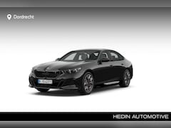 BMW i5 - eDrive40 84 kWh | M-Sport Pro | 20" | Panorama. | Park. + Driv. Plus | Trekhaak | Comf. +