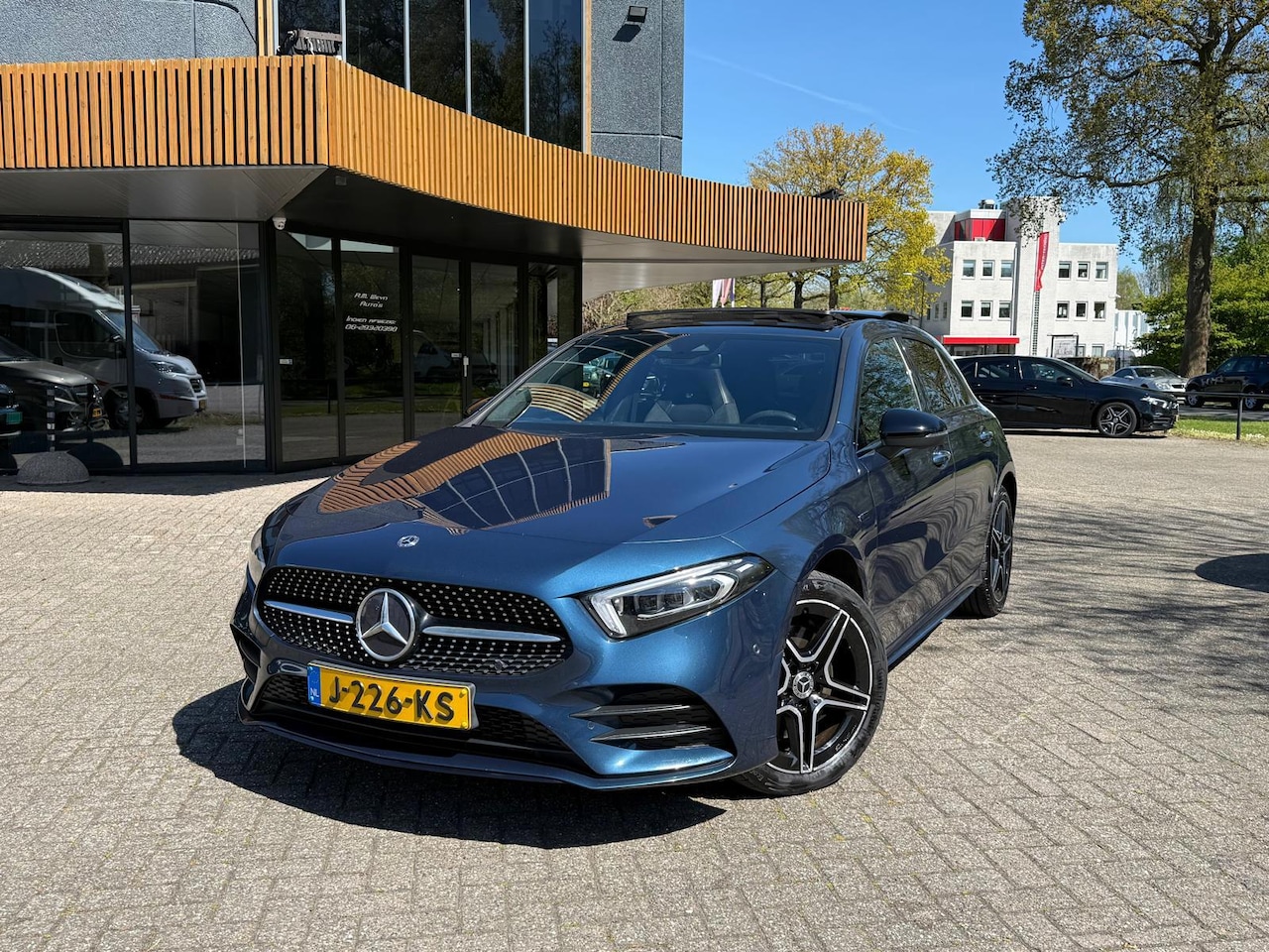Mercedes-Benz A-klasse - 250 e Business Solution AMG Limited|Rijklaar!|Pano|Camera|Widescreen|Sfeer|Carplay|LED - AutoWereld.nl