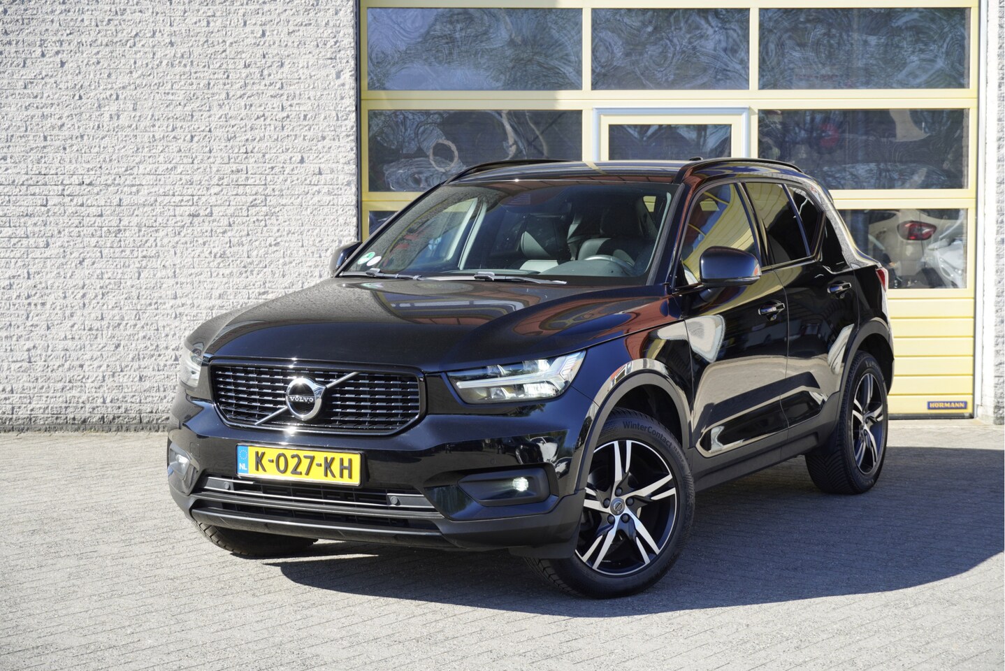 Volvo XC40 - 1.5 T2 Automaat! R-Design BJ2021 Lmv 18" | Led V+A | Pdc | Keyless entry | Elek. trekhaak - AutoWereld.nl