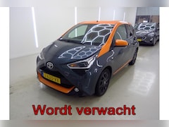 Toyota Aygo - 1.0 VVT-i x-clusiv JBL Automaat Navigatie, Clima,