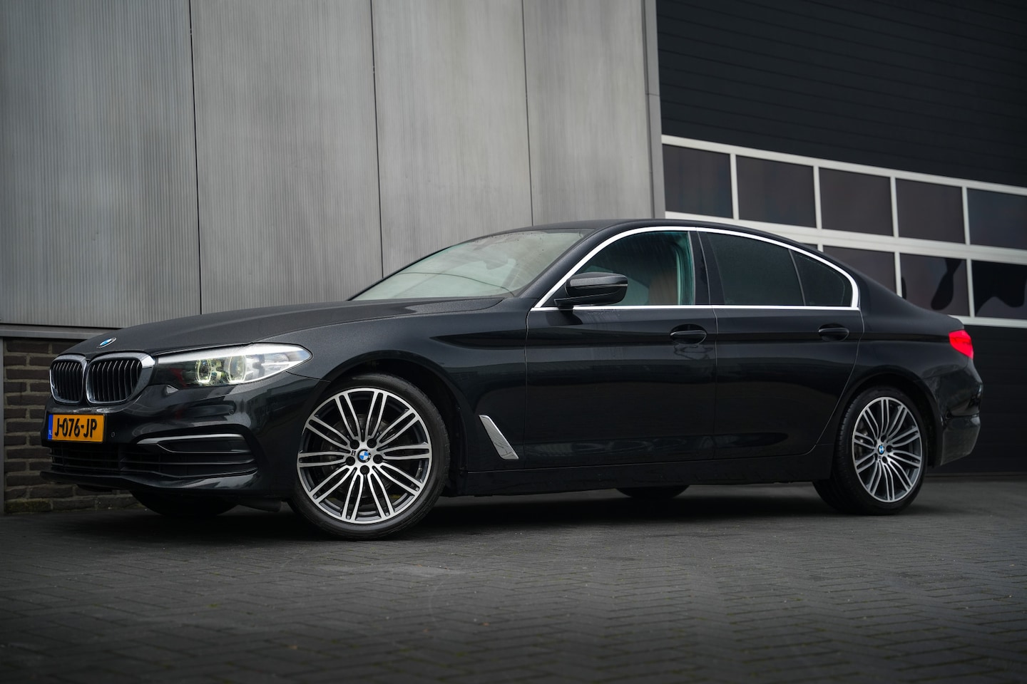 BMW 5-serie - 520d 164 pk Corporate Lease High Executive / BTW-Auto/ Leder/ Stoel.Verw/ Park.Sens/ Navig - AutoWereld.nl