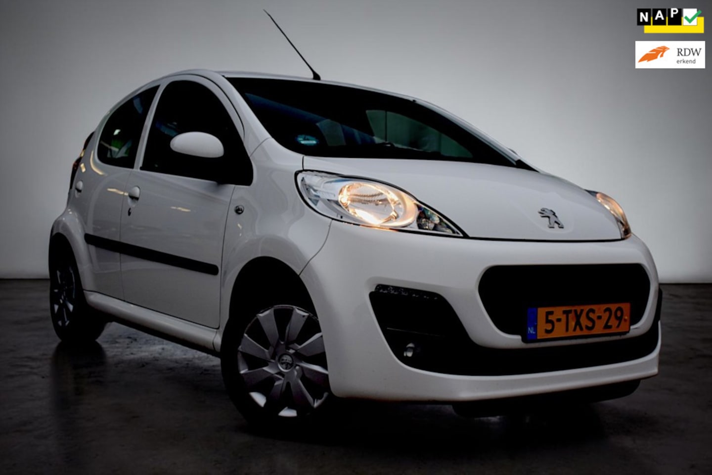 Peugeot 107 - 1.0 Active 1.0 Active, 5-drs, Airco, NAP, Origineel Nederlandse auto, Parrot, APK tot 23-02-2027