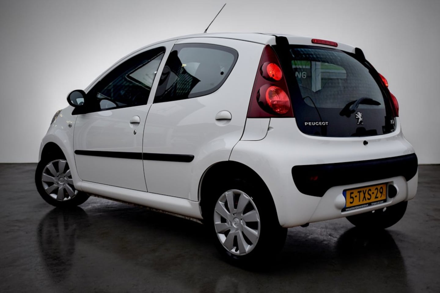 Peugeot 107 - 1.0 Active 1.0 Active, 5-drs, Airco, NAP, Origineel Nederlandse auto, Parrot, APK tot 23-02-2027