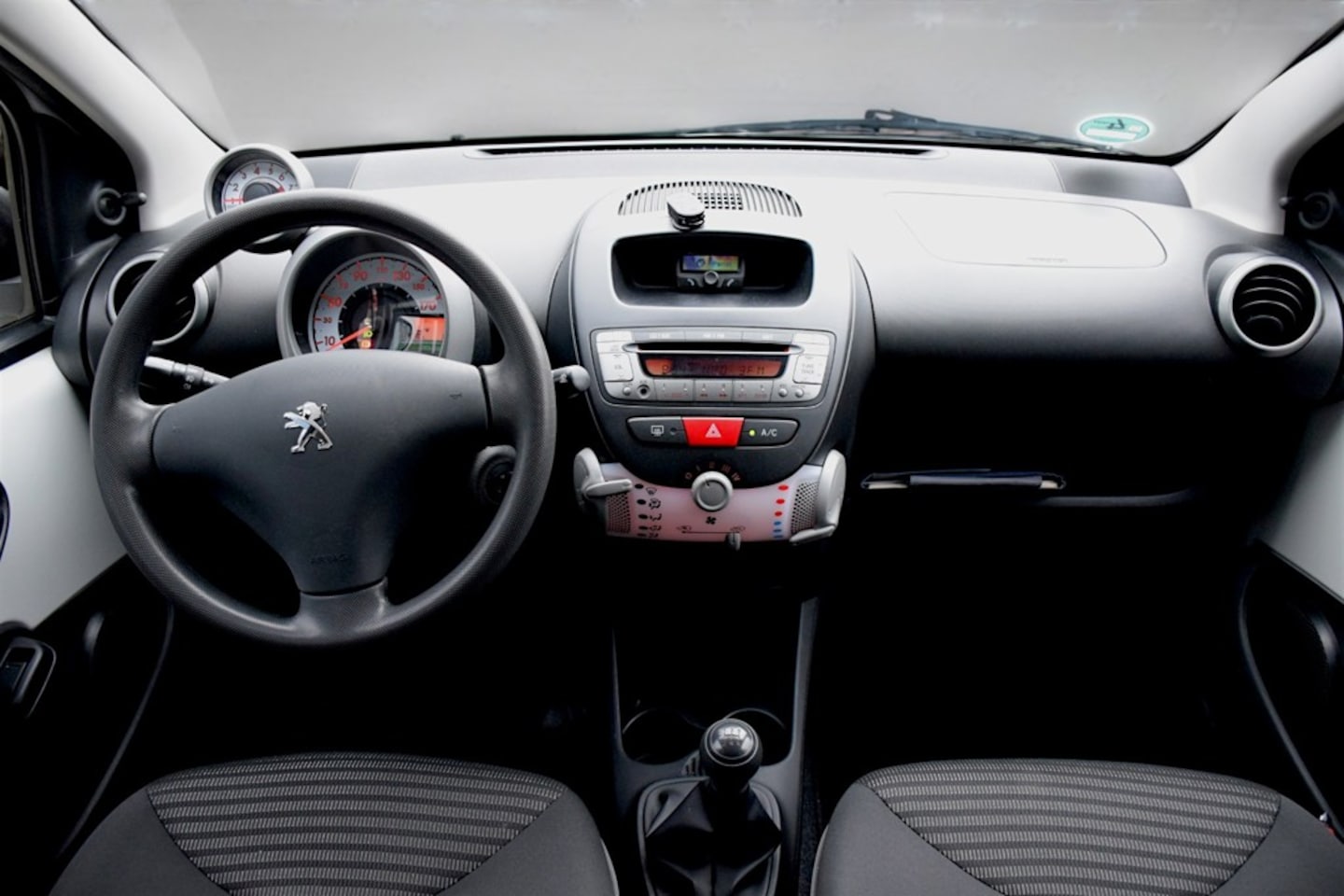 Peugeot 107 - 1.0 Active 1.0 Active, 5-drs, Airco, NAP, Origineel Nederlandse auto, Parrot, APK tot 23-02-2027