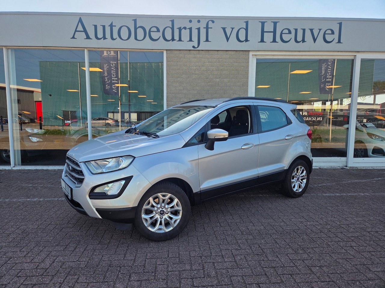 Ford EcoSport - 1.0 EcoBoost Titanium * Stoel+Stuur+ voorruit verwarming! *Carplay * PDC voor + achter * R - AutoWereld.nl