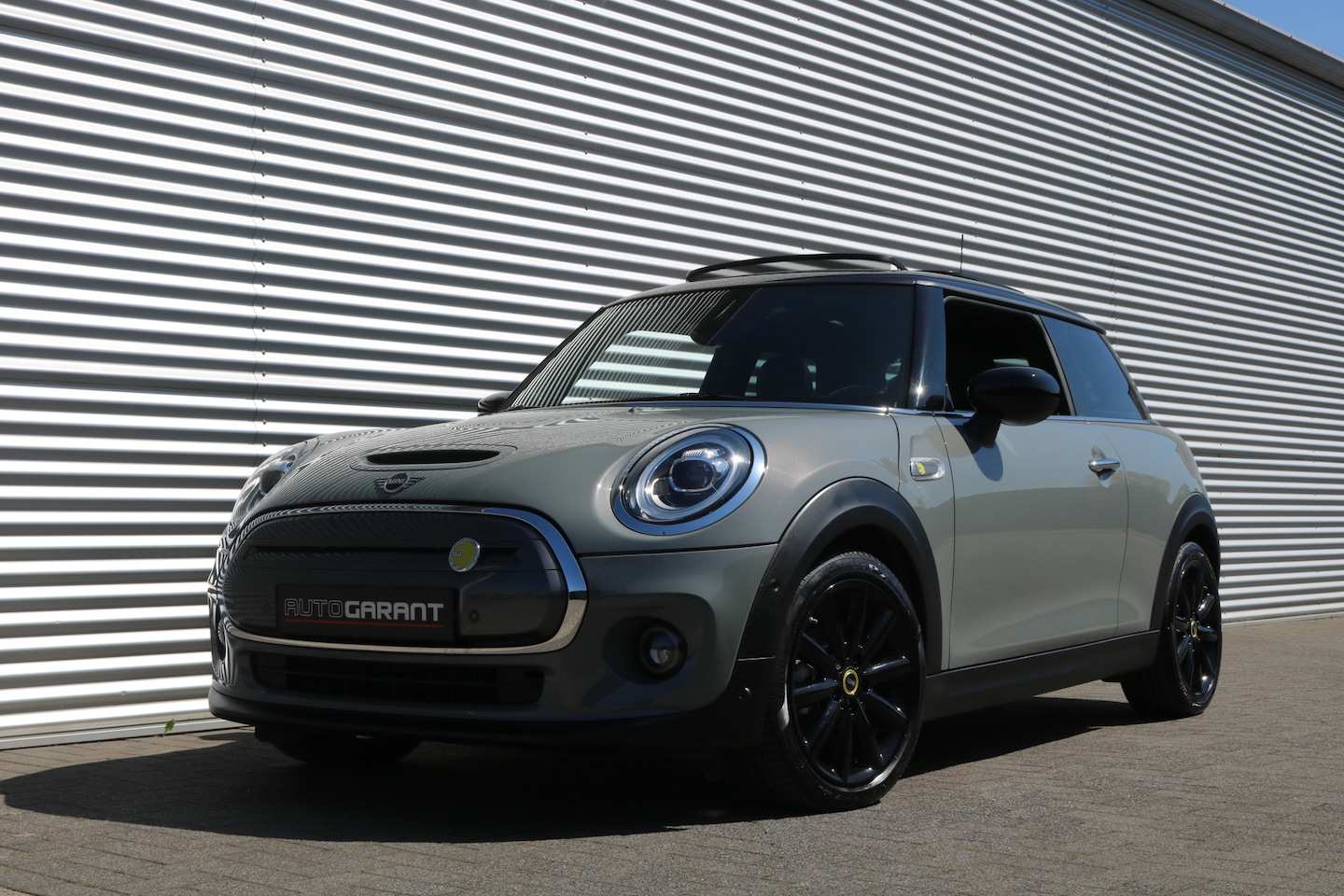 MINI Mini-Electric - Yours 33 kWh (Pano Sportleder Navi/Camera Carplay HarmanKardon HeadUp Keyless Led 17InchLM - AutoWereld.nl