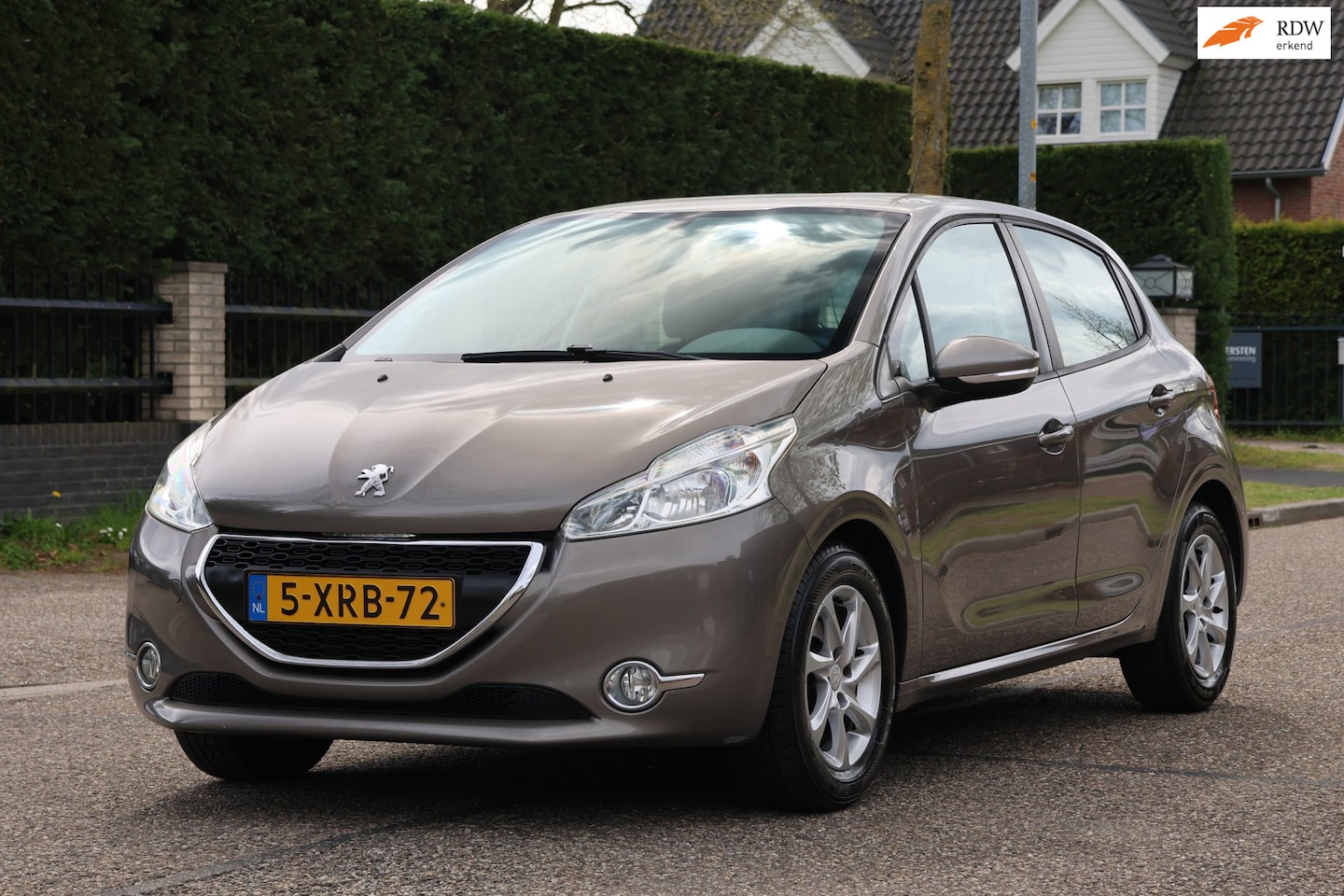 Peugeot 208 - 1.2 VTi Allure | AIRCO | CRUISE | 5-DEURS | PDC | MOOIE GOED ONDRHOUDEN AUTO | - AutoWereld.nl