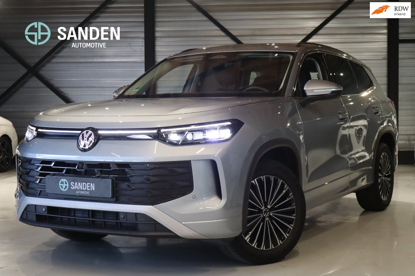 Volkswagen Tayron - 1.5 eTSI Life Edition 7 persoons|Automaat|Navigatie|IQ.LIGHT|Camera|Sfeerverlichting|18inc - AutoWereld.nl