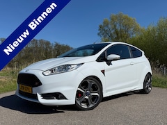 Ford Fiesta - 1.6 ST2 / Recaro / 1e Eigenaar / Camera / Navi / 17" Velgen / Stoelverwarming / Clima / LE