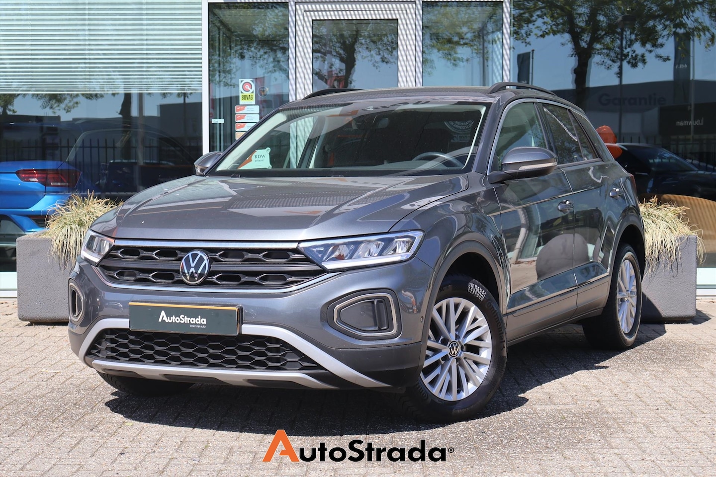 Volkswagen T-Roc - 1.0 Life TSI 110pk | ACC | Airco | Virtual | Camera | Navigatie | Carplay | LED | DAB | - AutoWereld.nl
