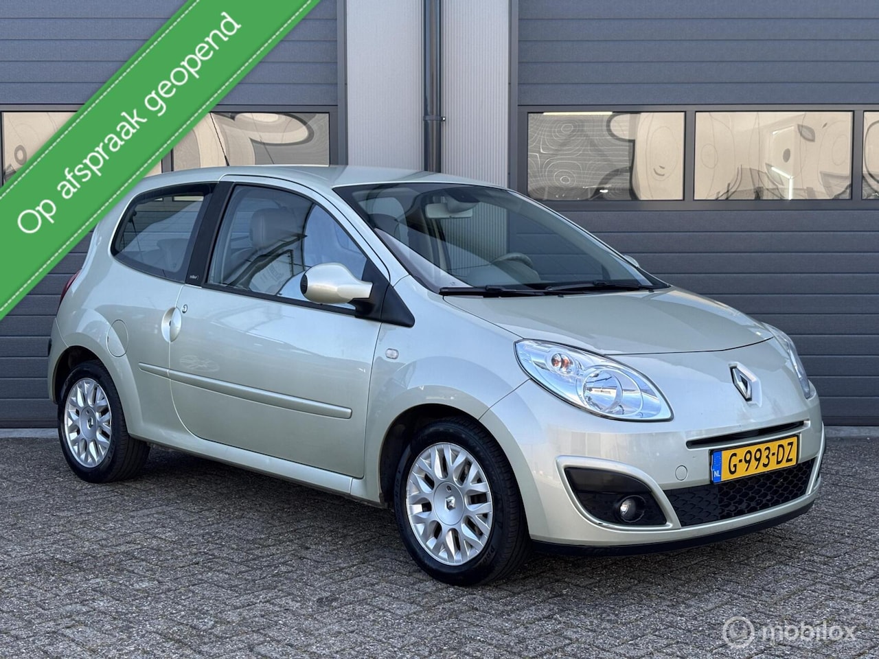 Renault Twingo - 1.2-16V Luxe Dynamique // Lederen interieur - AutoWereld.nl