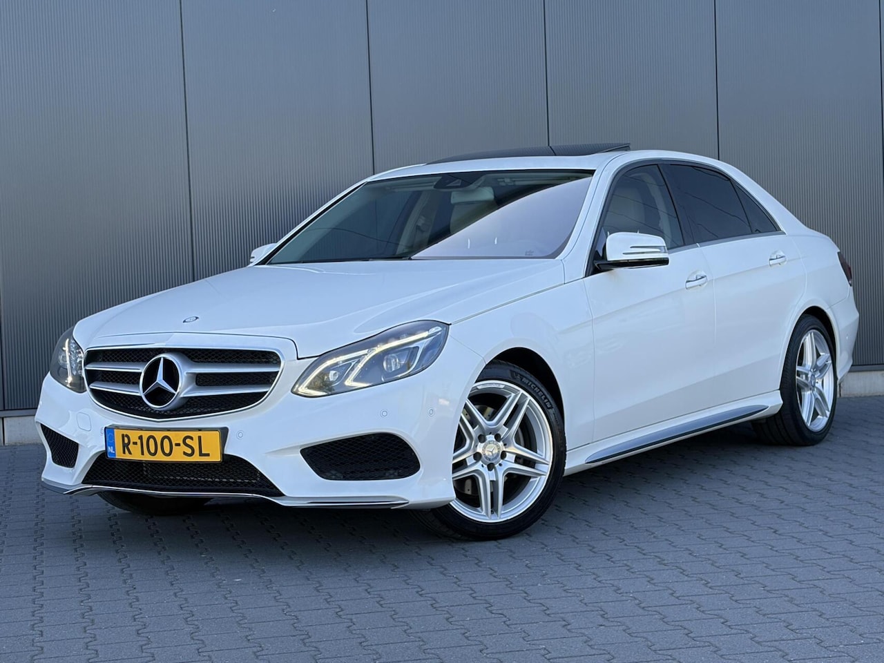 Mercedes-Benz E-klasse - 350 4MATIC AMG-Pakket - Schuifdak - Led - Leder - Zeer Netjes - AutoWereld.nl