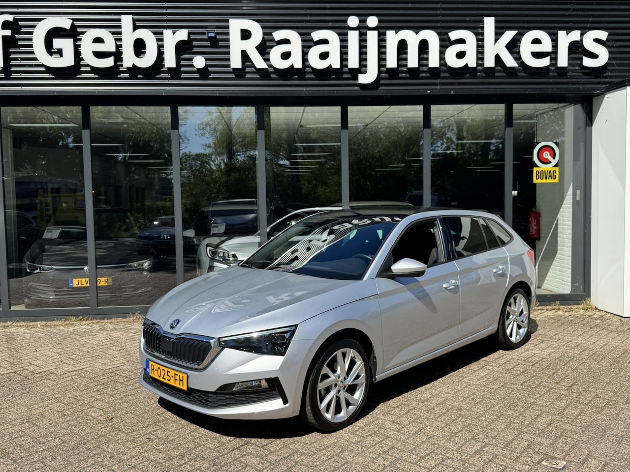 Skoda Scala - 1.0 TSI Sport Business*Panoramadak*LED*Navi*Camera*Trekhaak* - AutoWereld.nl