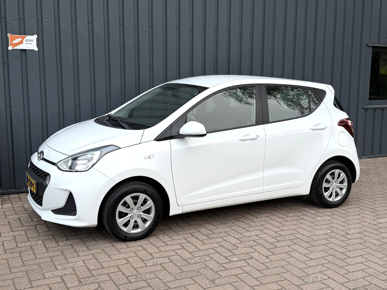 Hyundai i10 - 1.0i Comfort NL.AUTO!/NAP!/CRUISE!/ONDERHOUDEN!/ - AutoWereld.nl