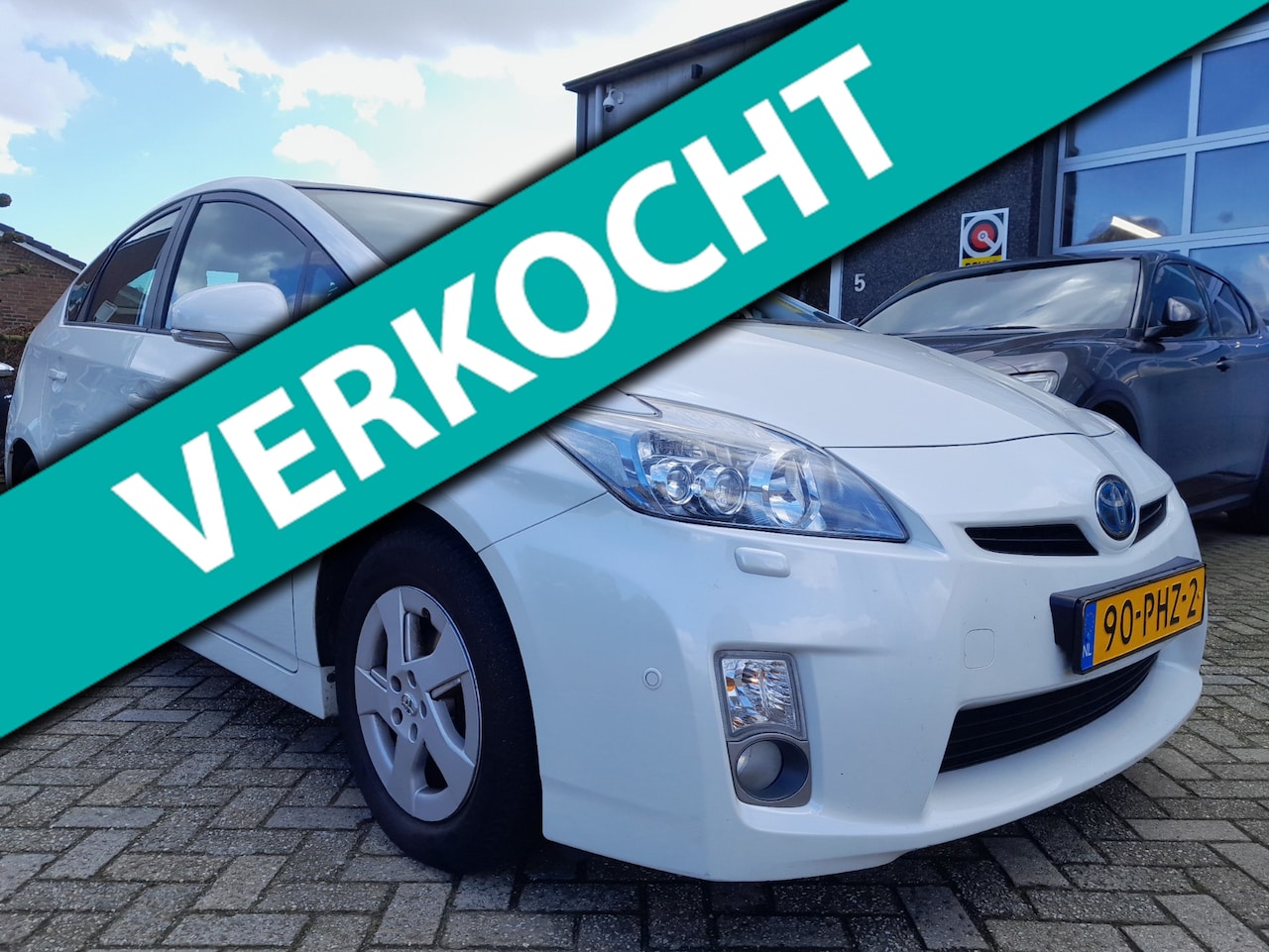 Toyota Prius - 1.8 Executive Business - Trekhaak - Navigatie - Schuifdak - AutoWereld.nl