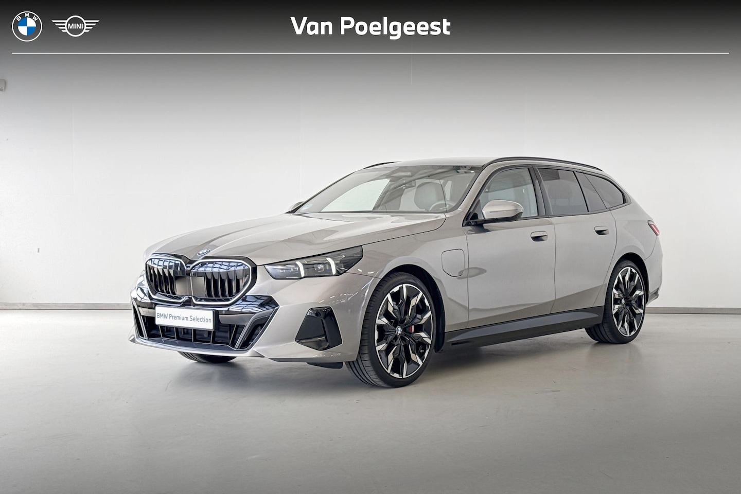 BMW 5-serie Touring - 550e xDrive Innovation Pack M Sportpakket Pro Aut. - AutoWereld.nl
