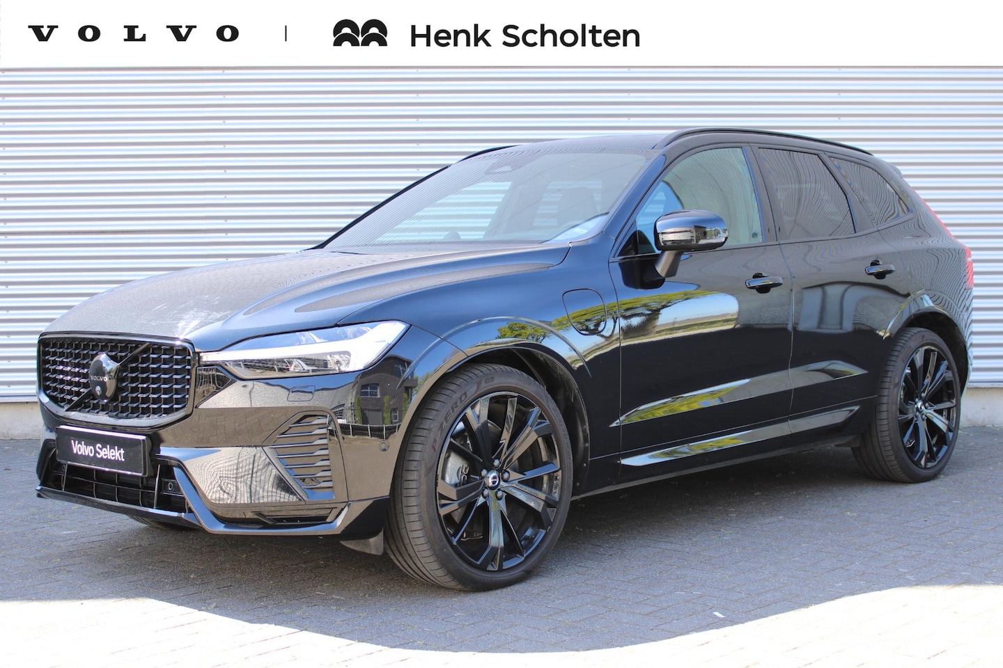 Volvo XC60 - 2.0 T6 Plug-in hybrid AWD Ultra Black Edition | Panoramadak | Luchtvering | Verwarmbare vo - AutoWereld.nl