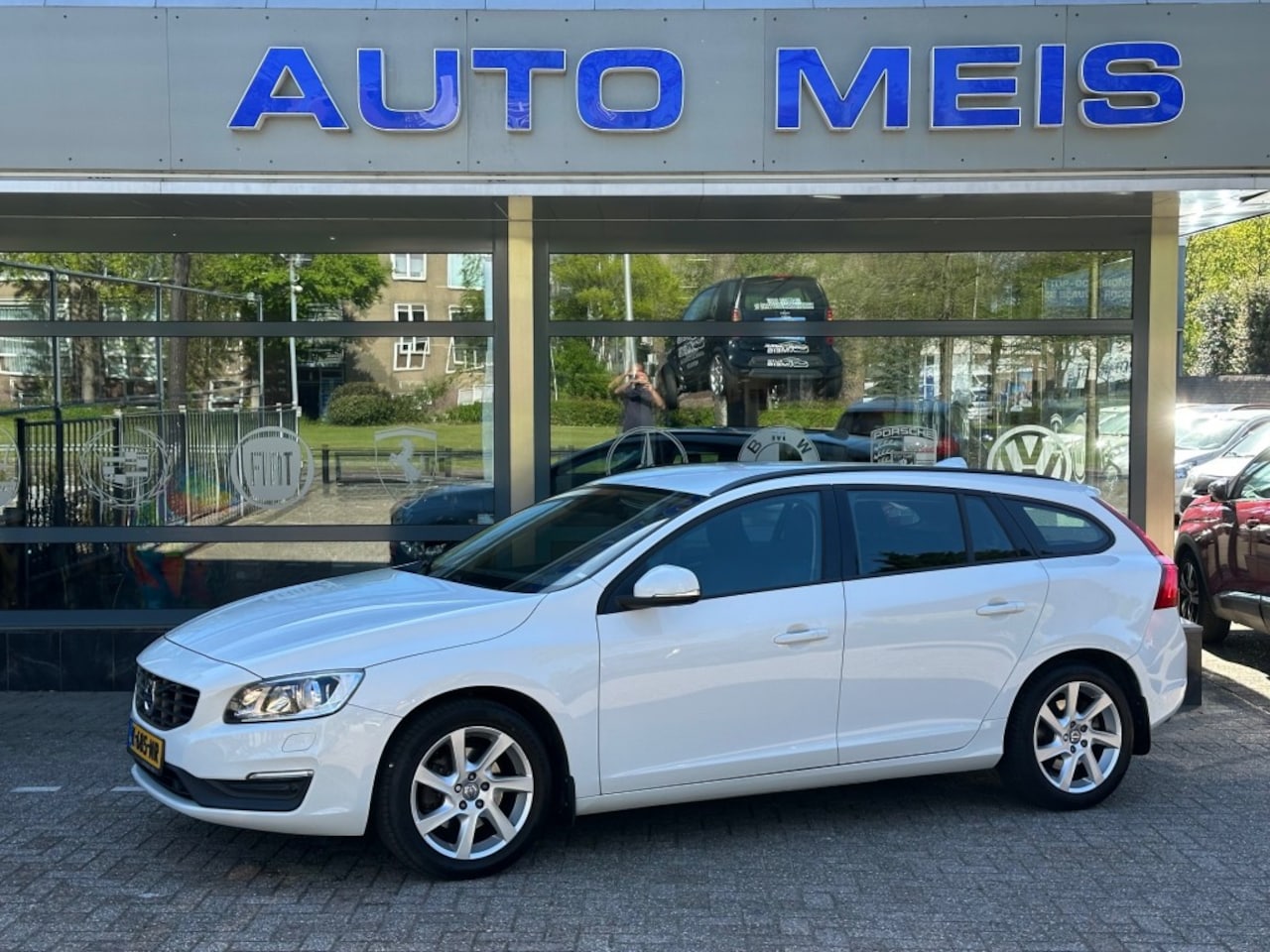 Volvo V60 - 1.5 T3 Polar+ Automaat Navi Trekhaak - AutoWereld.nl