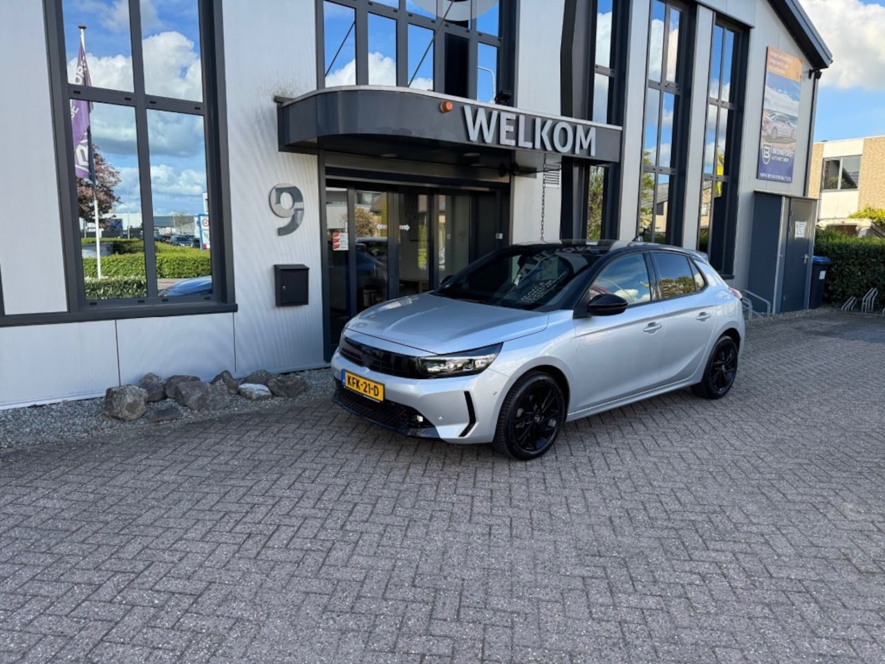 Opel Corsa - 1.2 GS TwoTone Automaat 131PK, Navi, Camera, PDC, LM-velgen, NIEUWSTAAT - AutoWereld.nl