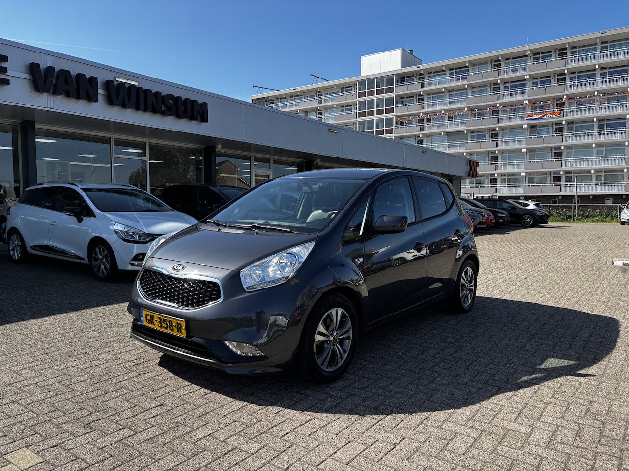 Kia Venga - 1.4 CVVT First Edition Lmv Pdc Navi Acamera Airco Nap - AutoWereld.nl
