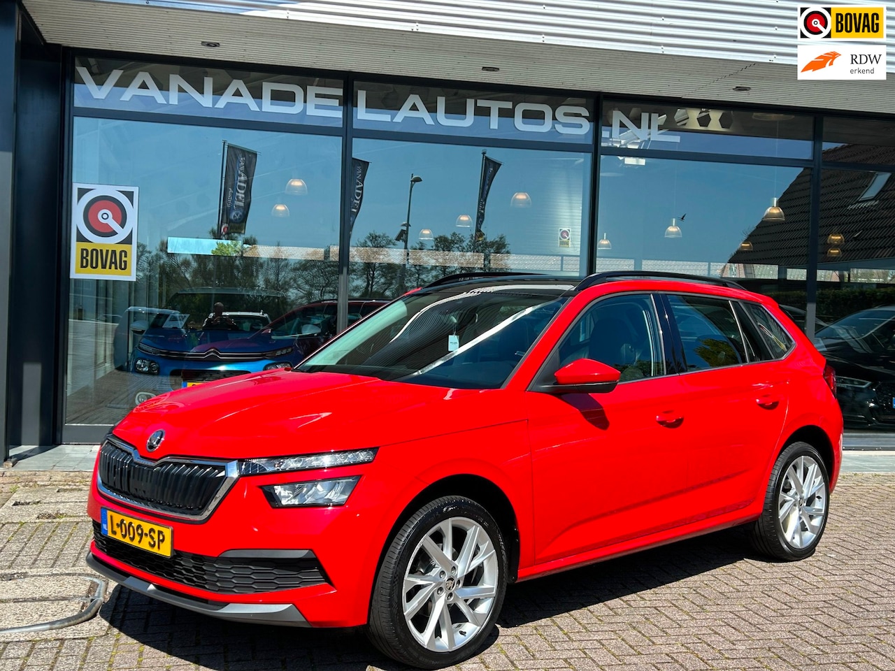 Skoda Kamiq - 1.5 TSI ACT Sport Business Panorama App-Connect Adap.Cruise Camera Trekhaak! - AutoWereld.nl
