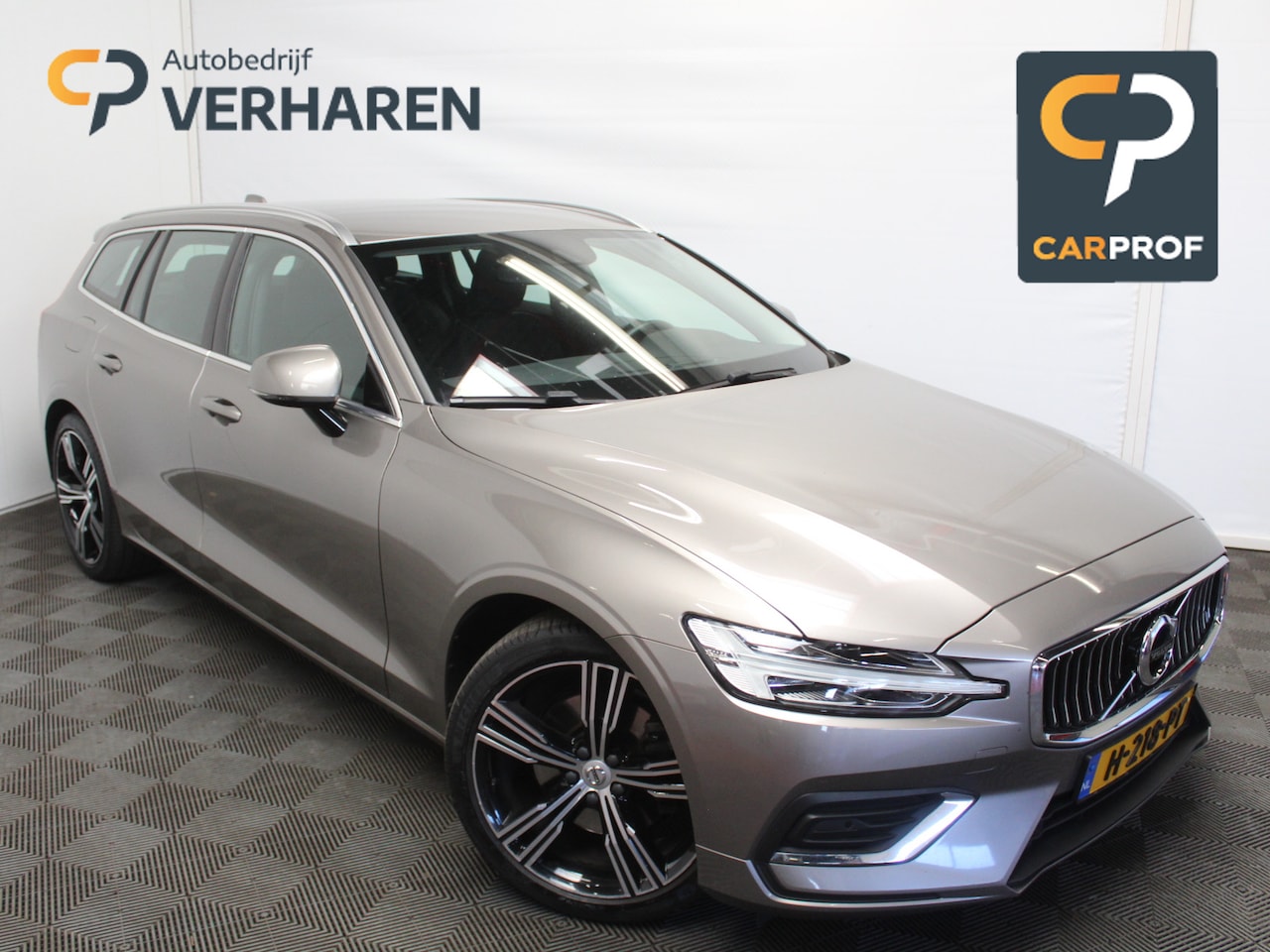 Volvo V60 - 2.0 T4 Inscription CARPLAY | CRUISE | CAMERA | ELECSTOEL | LMV19 | LEDER | STOELVERW | CLI - AutoWereld.nl