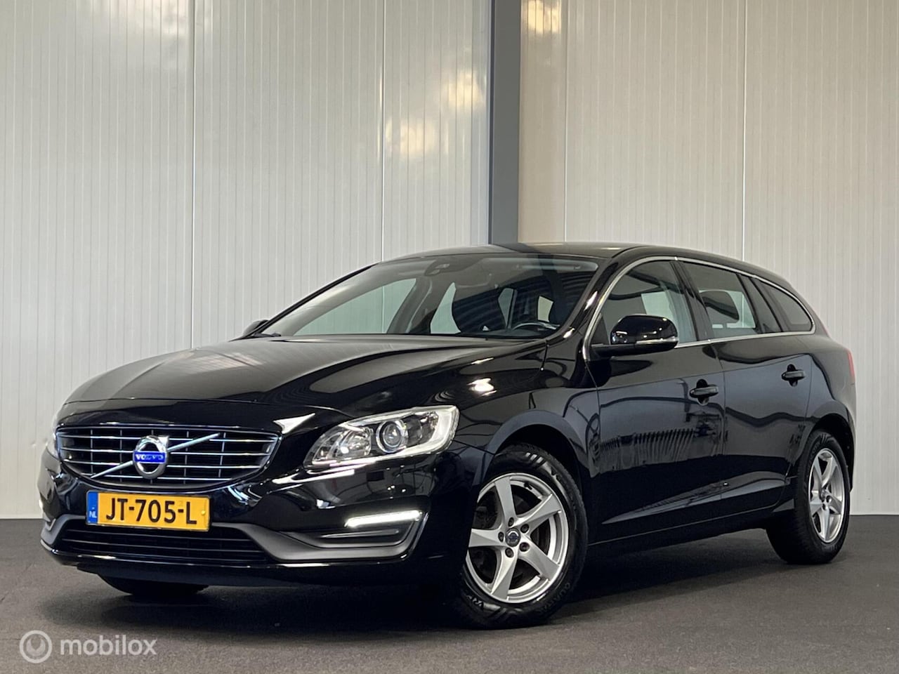 Volvo V60 - 2.0 D2 Nordic+ [ NAP trekhaak stoelverw. navi ] - AutoWereld.nl