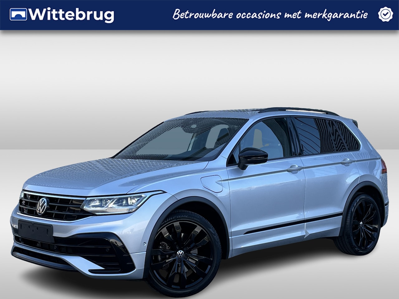 Volkswagen Tiguan - 1.4 TSI eHybrid 245PK R-Line Business+ / Panoramadak / Zwenkbare Trekhaak / R-Line Interie - AutoWereld.nl