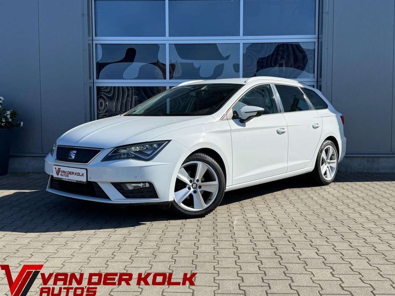 SEAT Leon ST - 1.0 EcoTSI Style Automaat | LED | CarPlay | Cruise | Navigatie | Climate | Lichtmetaal - AutoWereld.nl