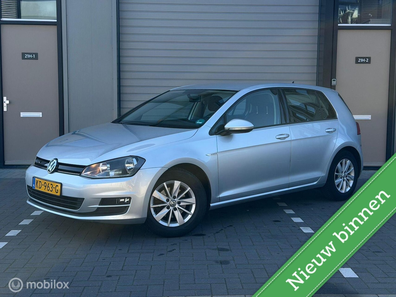 Volkswagen Golf - 1.0 TSI Trendline / Navi / Cruise / Airco - AutoWereld.nl