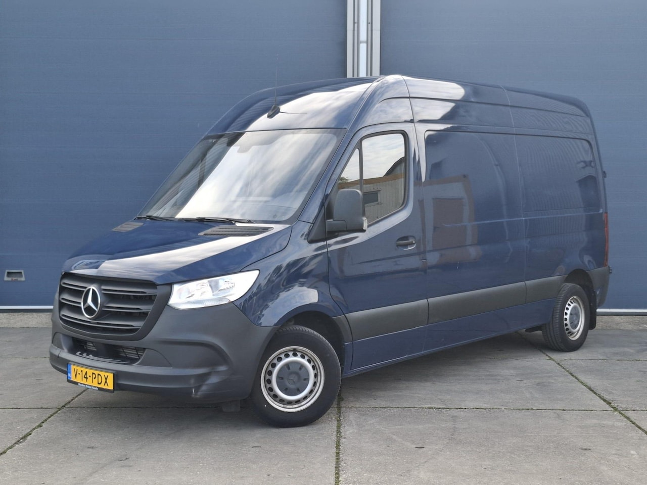 Mercedes-Benz Sprinter - 311 2.2 CDI L2H2 - WDB9106331P133346 poetsen en foto’s maken - AutoWereld.nl