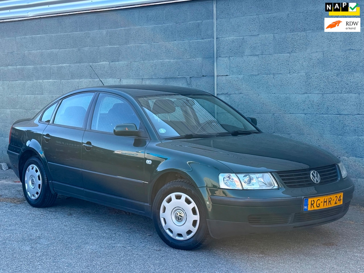 Volkswagen Passat - 1.9 TDI Trendline | 2e Eigenaar | Trekhaak | KM: 874.942 | Airco | Radio | Boekjes - AutoWereld.nl