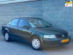 Volkswagen Passat - 1.9 TDI Trendline | 2e Eigenaar | Trekhaak | KM: 874.942 | Airco | Radio | Boekjes