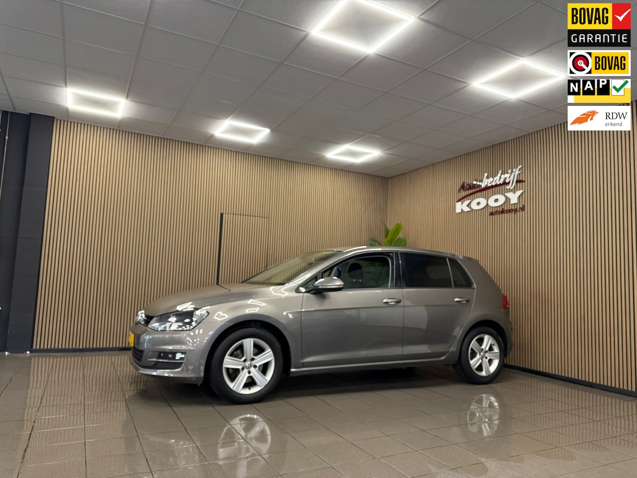 Volkswagen Golf - 1.4 TSI Highline * Automaat / 1e Eig / Navigatie / Afn. Trekhaak / NL Auto * - AutoWereld.nl