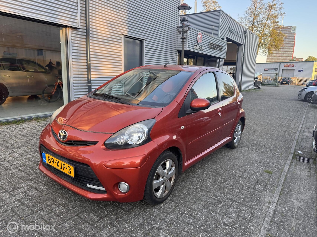Toyota Aygo - 1.0 VVT-i Dynamic Orange Airco Automaat - AutoWereld.nl