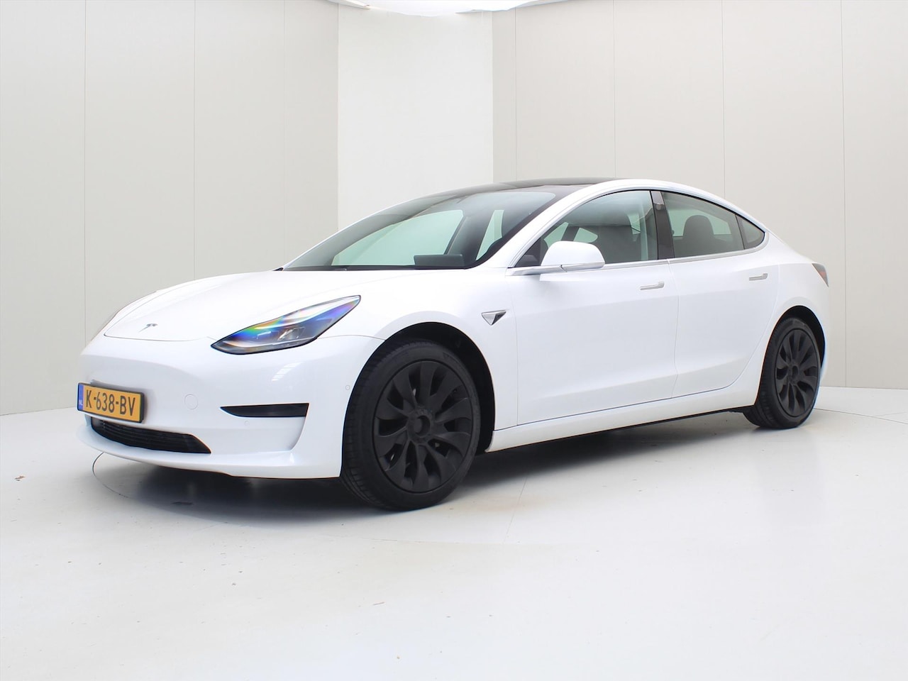 Tesla Model 3 - Standard RWD Plus 92% SoH [ LFP-ACCU+AUTOPILOT+60 kWh+PREMIUM AUDIO ] - AutoWereld.nl