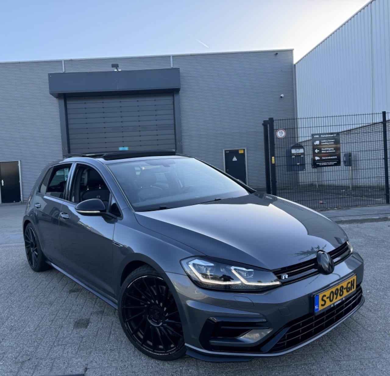 Volkswagen Golf - 2.0 TSI 4Motion R Pano Leer Performance 311PK - AutoWereld.nl