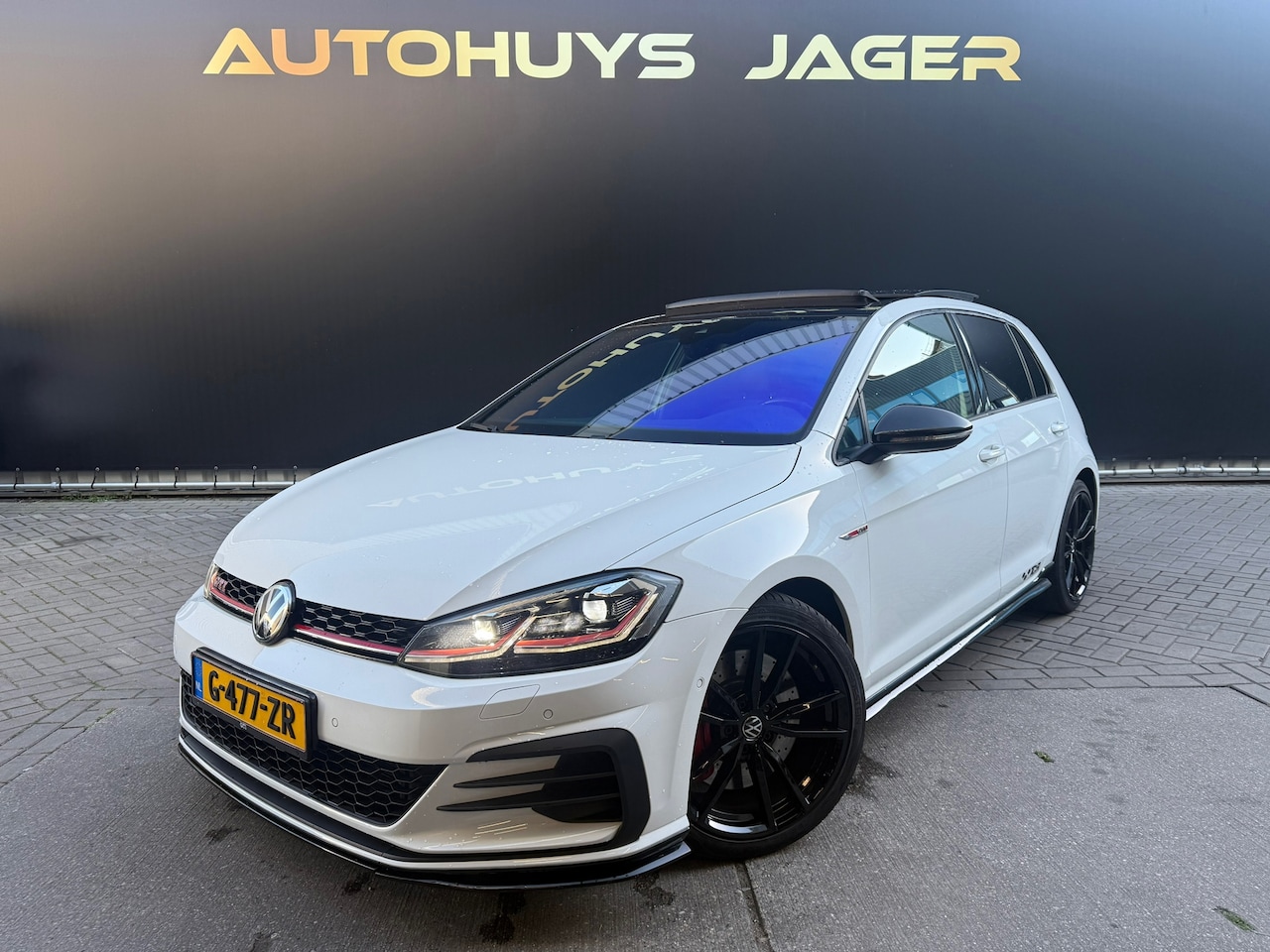 Volkswagen Golf - 2.0 TSI GTI TCR Sterhemel Pano Acc Keyless Virtual - AutoWereld.nl