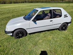 Peugeot 205 - 1.6 XT