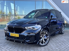 BMW X5 - XDrive45e High Executive M-Sport SKY Lounge / Soft Close / Trekhaak / Stuurverwarming