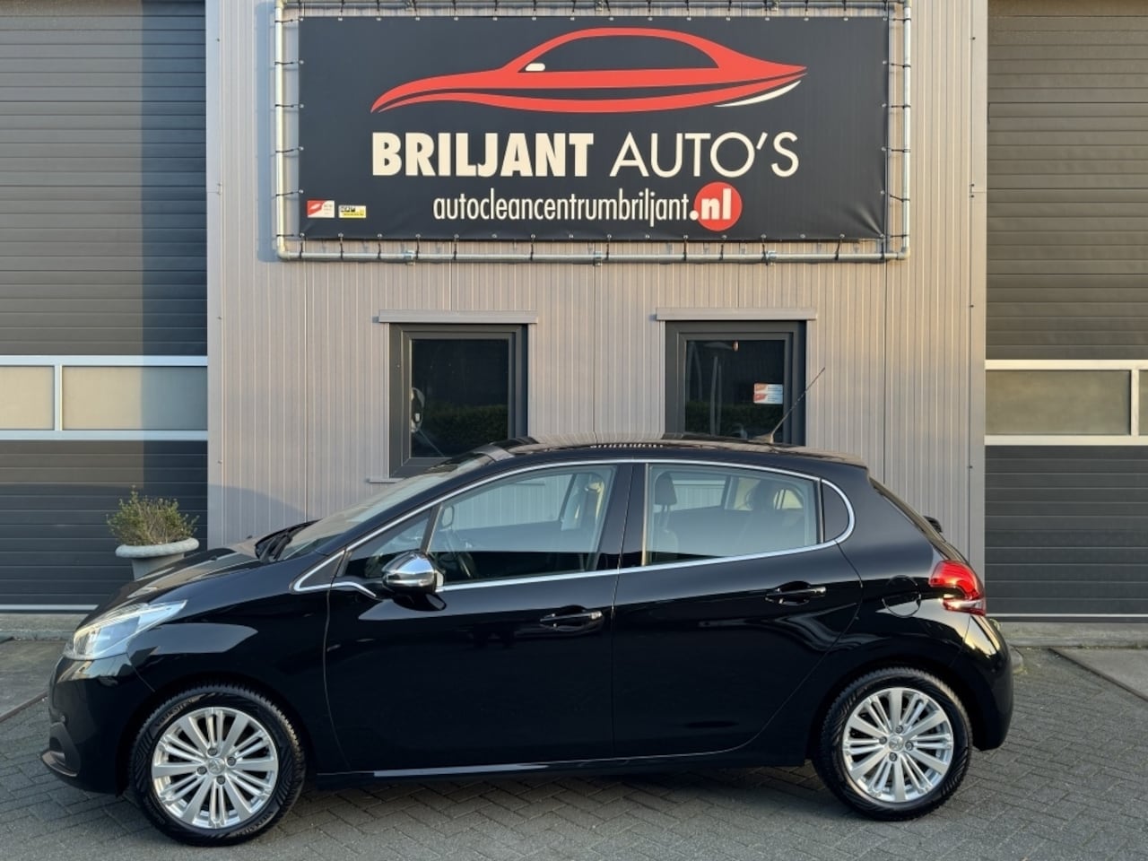 Peugeot 208 - Navi Camera Led Trekhaak 1.2 PureTech Allure - AutoWereld.nl