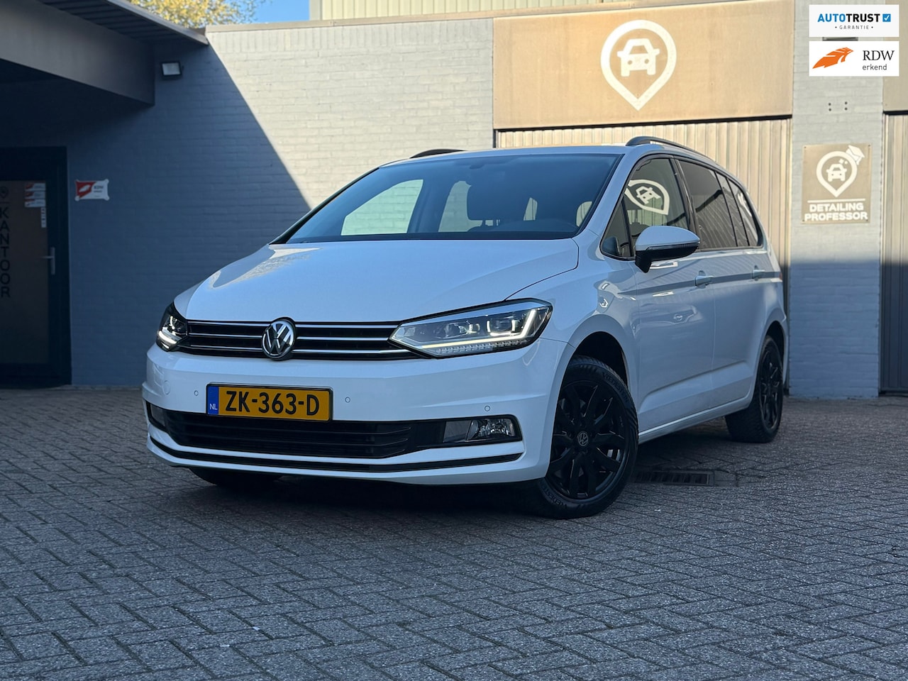 Volkswagen Touran - 1.4 TSI | 7P | DSG | Pano | Massage - AutoWereld.nl